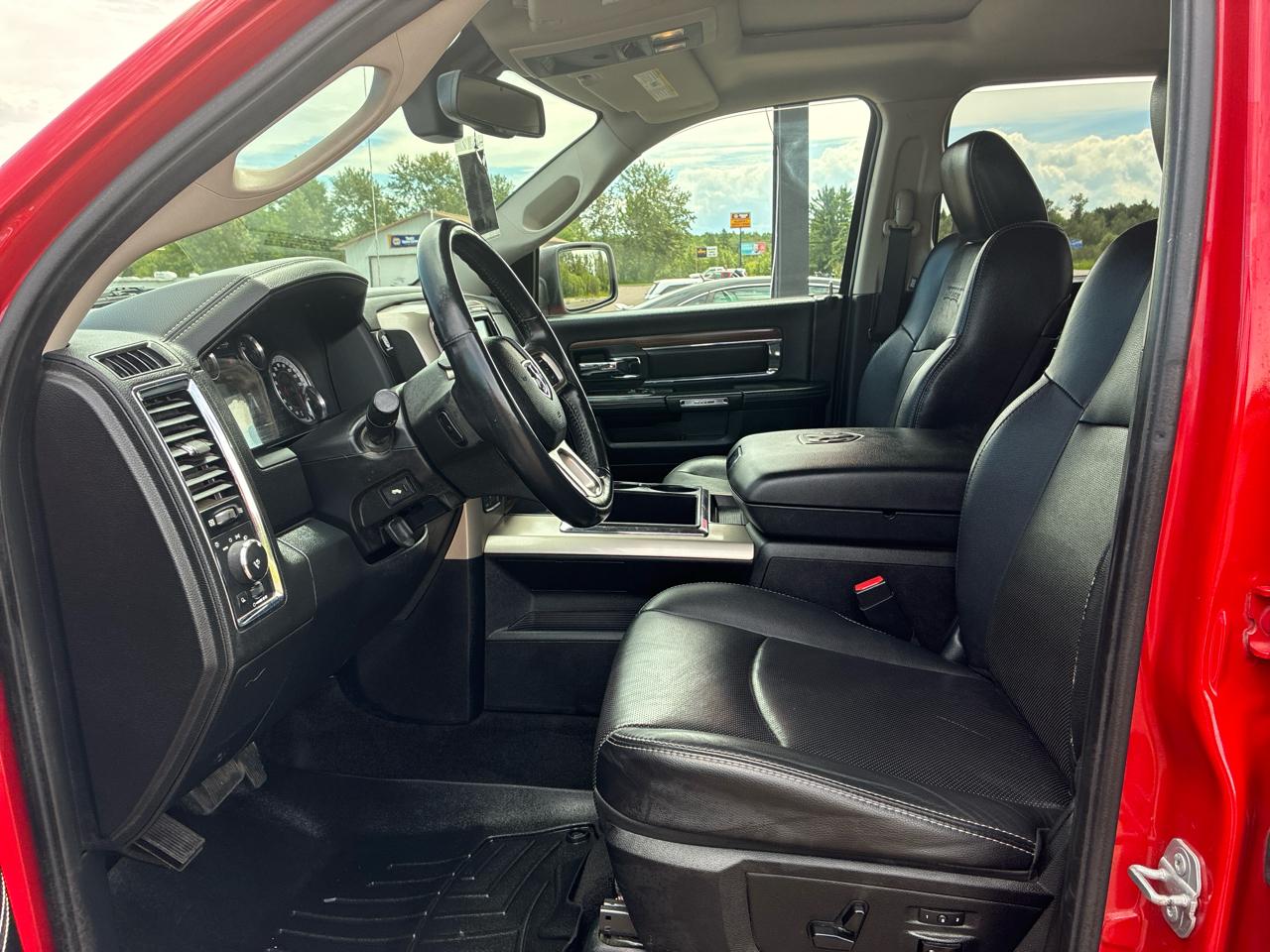 RAM 1500 Laramie Crew Cab SWB 4WD 2015