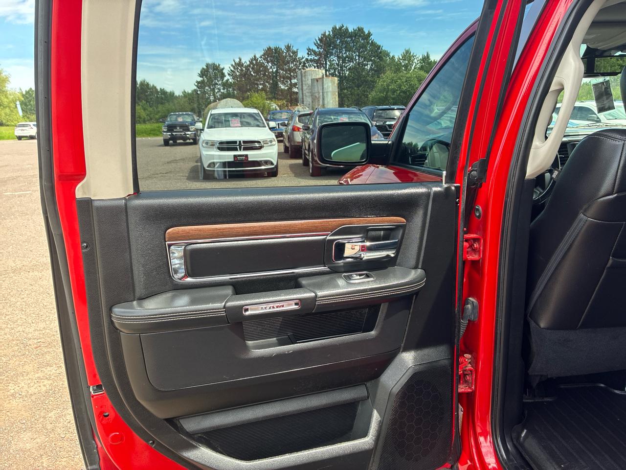 RAM 1500 Laramie Crew Cab SWB 4WD 2015