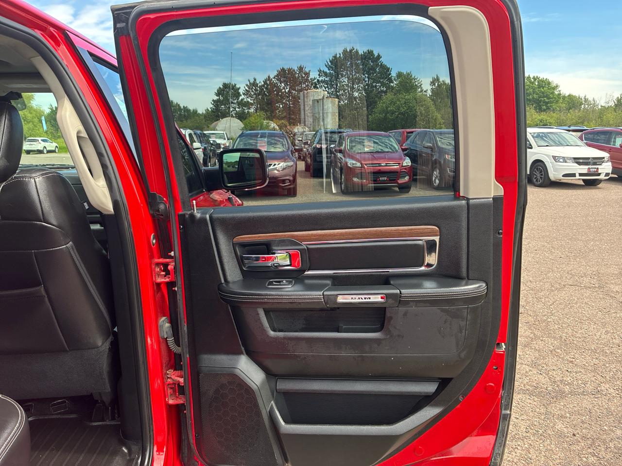 RAM 1500 Laramie Crew Cab SWB 4WD 2015