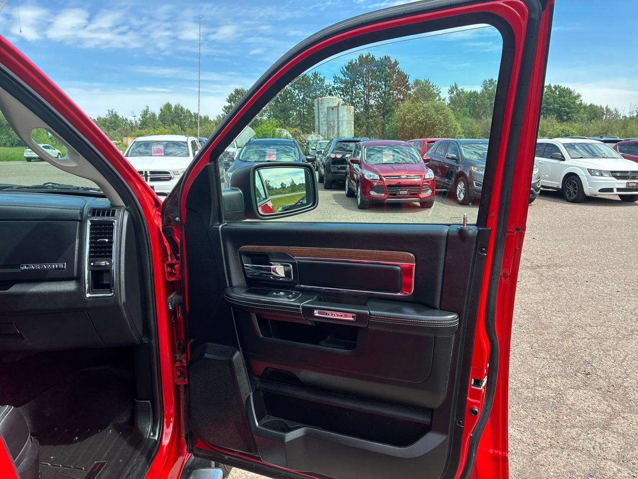 RAM 1500 Laramie Crew Cab SWB 4WD 2015