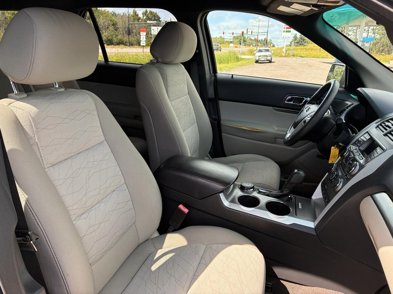 Ford Explorer Base 4WD 2013
