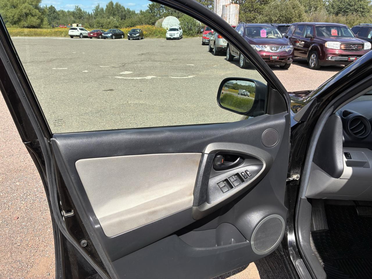 Toyota RAV4 Base I4 4WD 2012