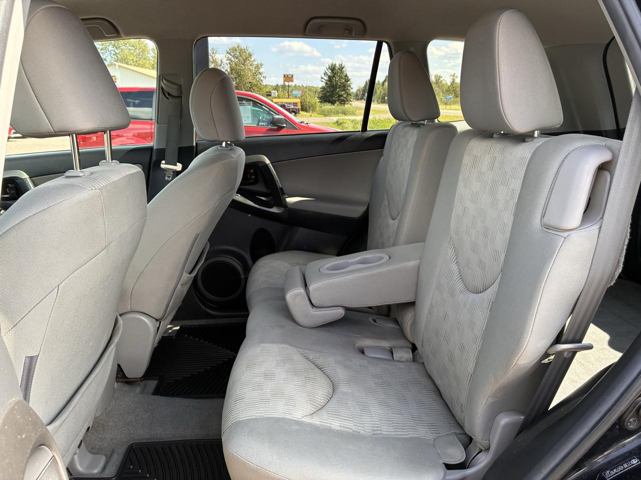 Toyota RAV4 Base I4 4WD 2012