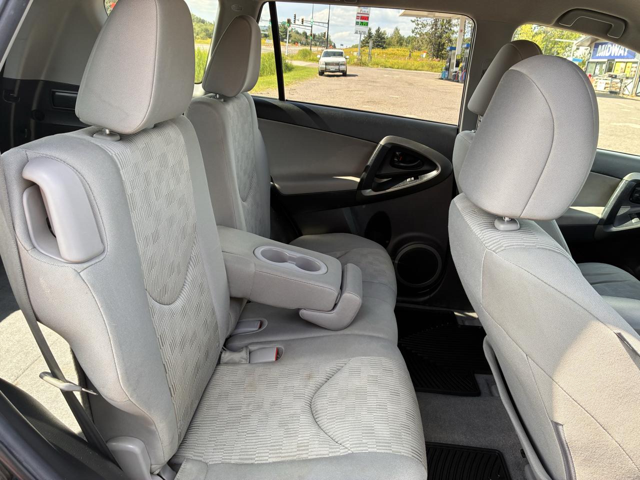 Toyota RAV4 Base I4 4WD 2012