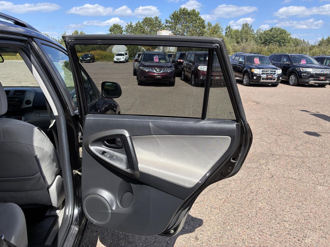 Toyota RAV4 Base I4 4WD 2012
