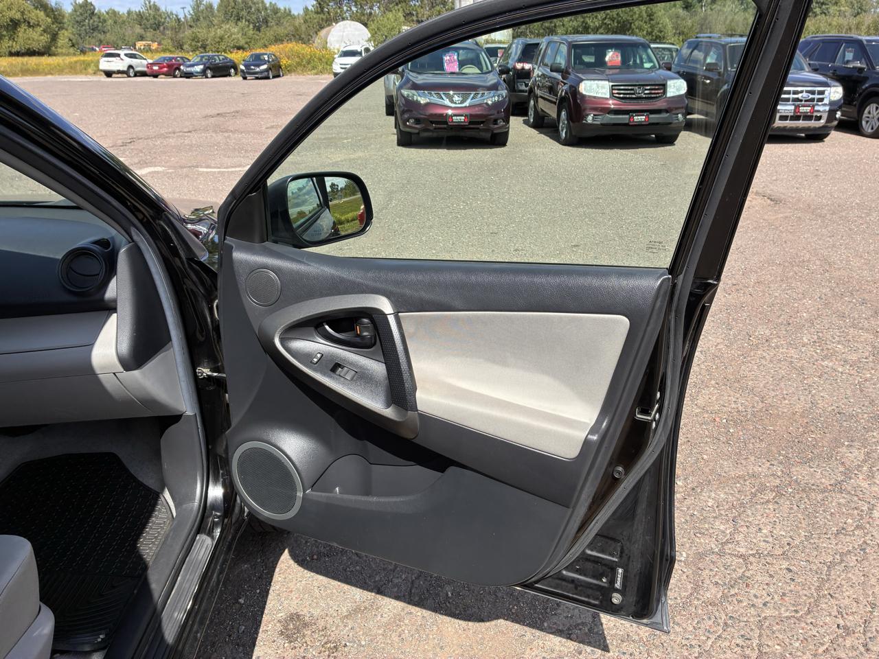 Toyota RAV4 Base I4 4WD 2012