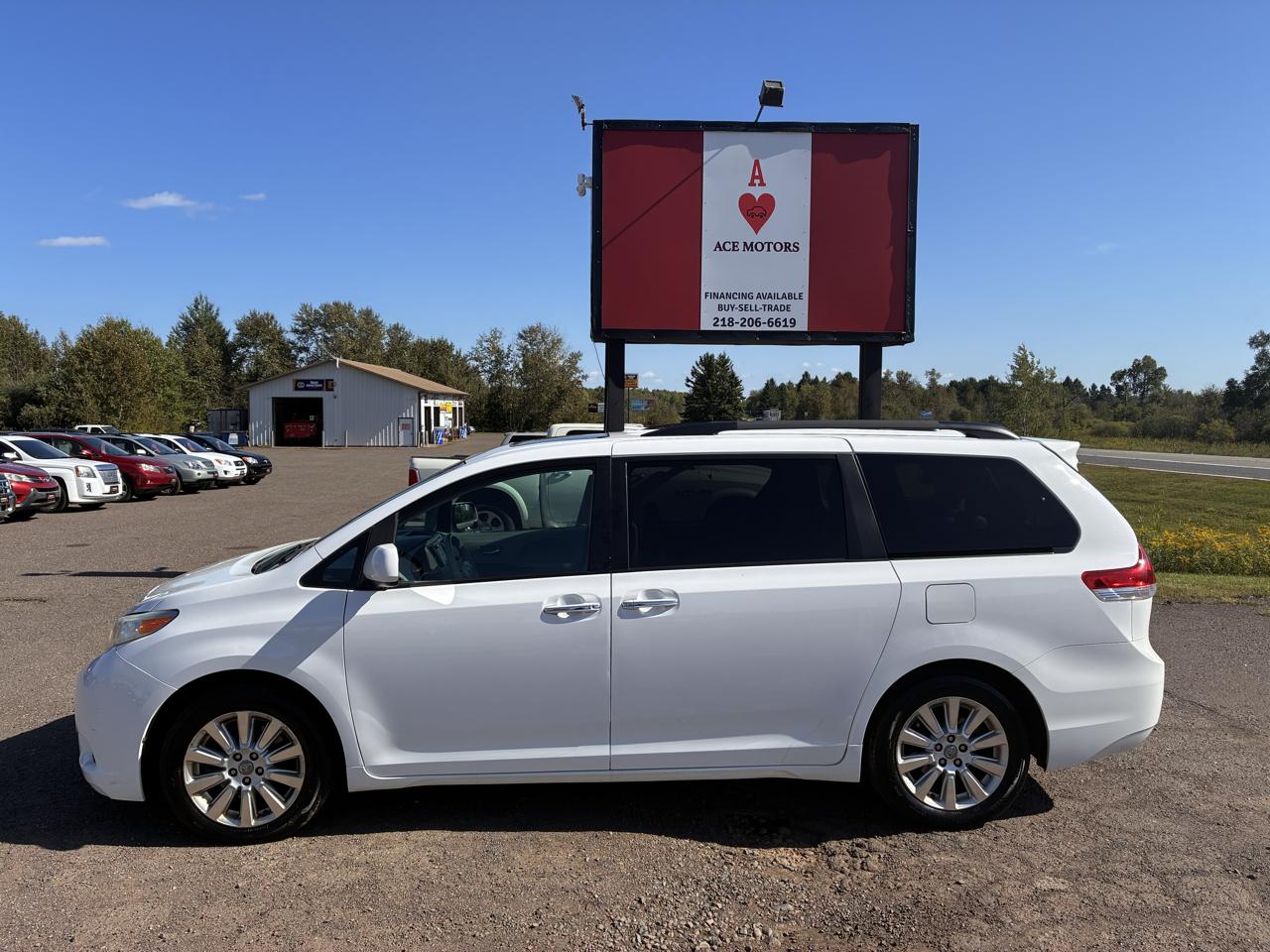 Toyota Sienna XLE AWD 7-Passenger V6 2012