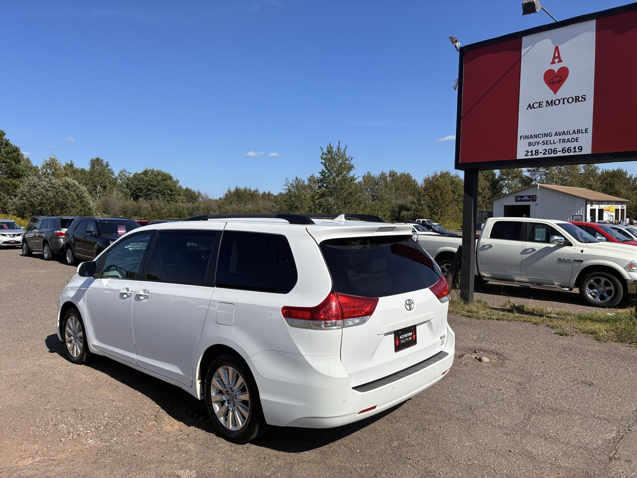 Toyota Sienna XLE AWD 7-Passenger V6 2012