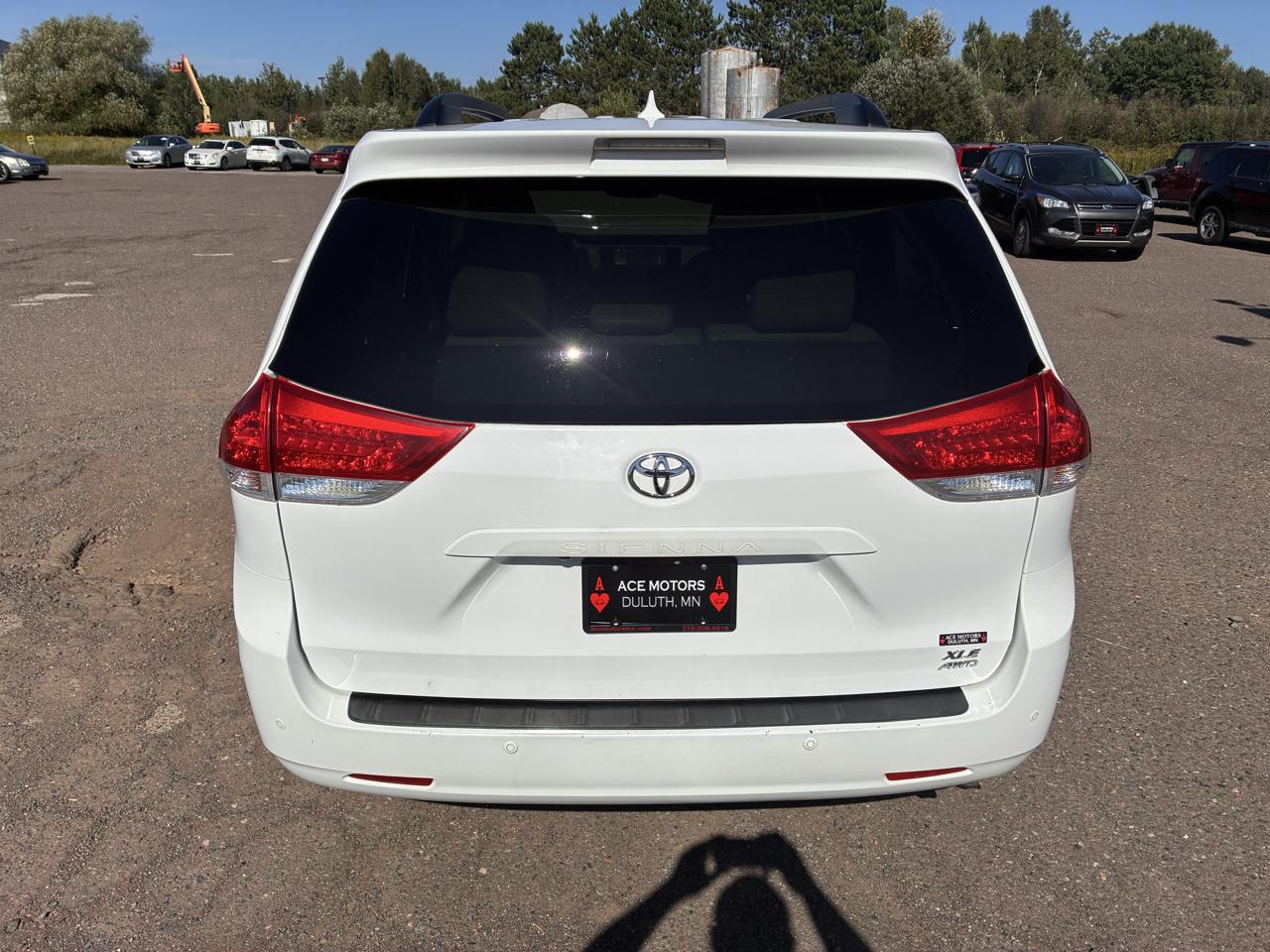 Toyota Sienna XLE AWD 7-Passenger V6 2012