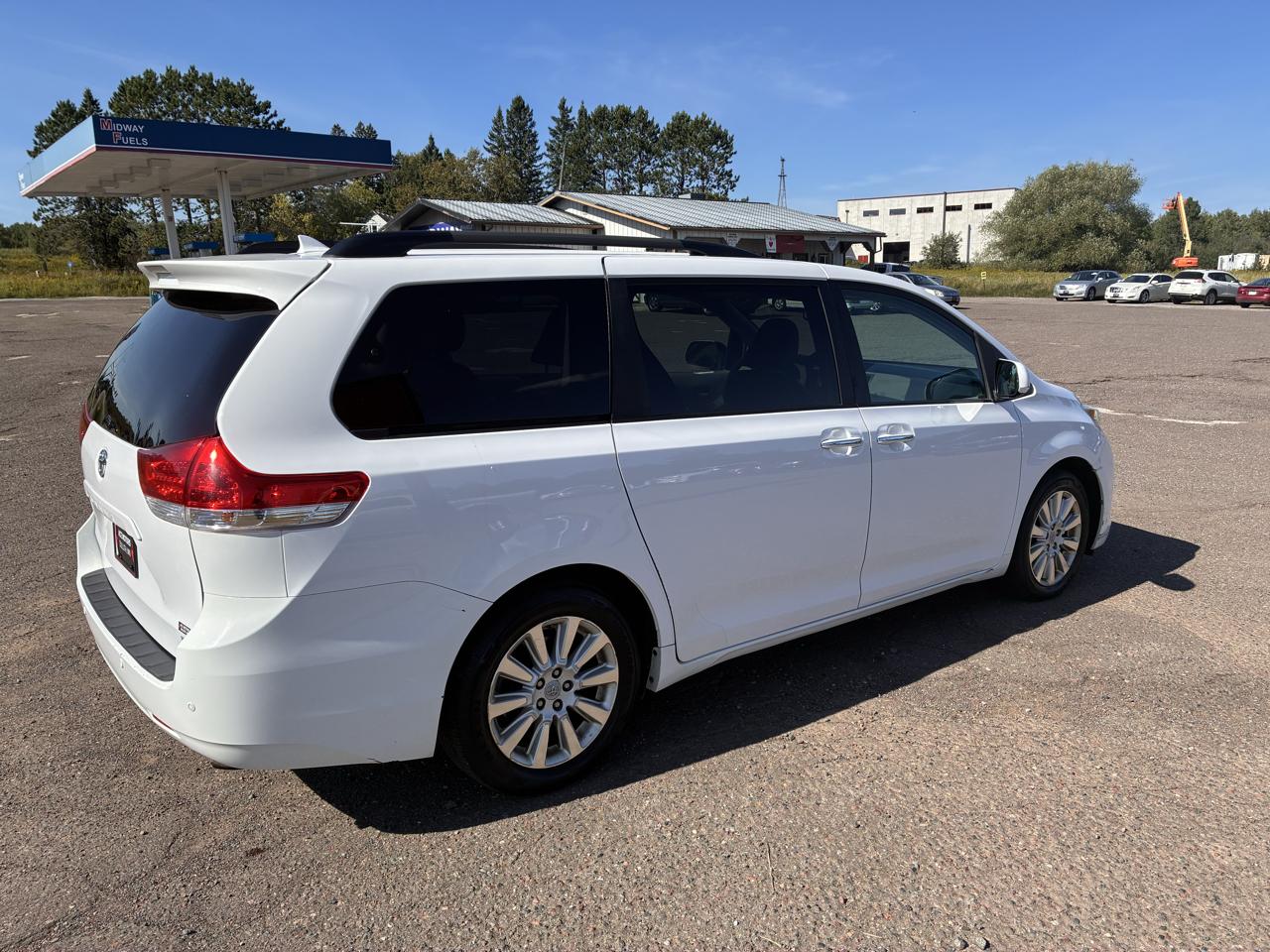 Toyota Sienna XLE AWD 7-Passenger V6 2012