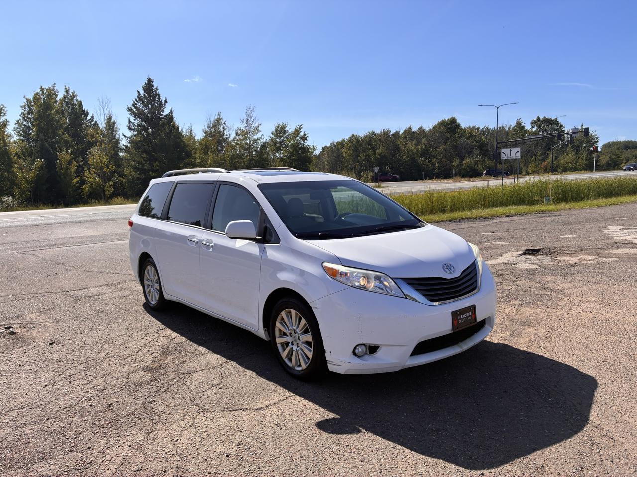 Toyota Sienna XLE AWD 7-Passenger V6 2012