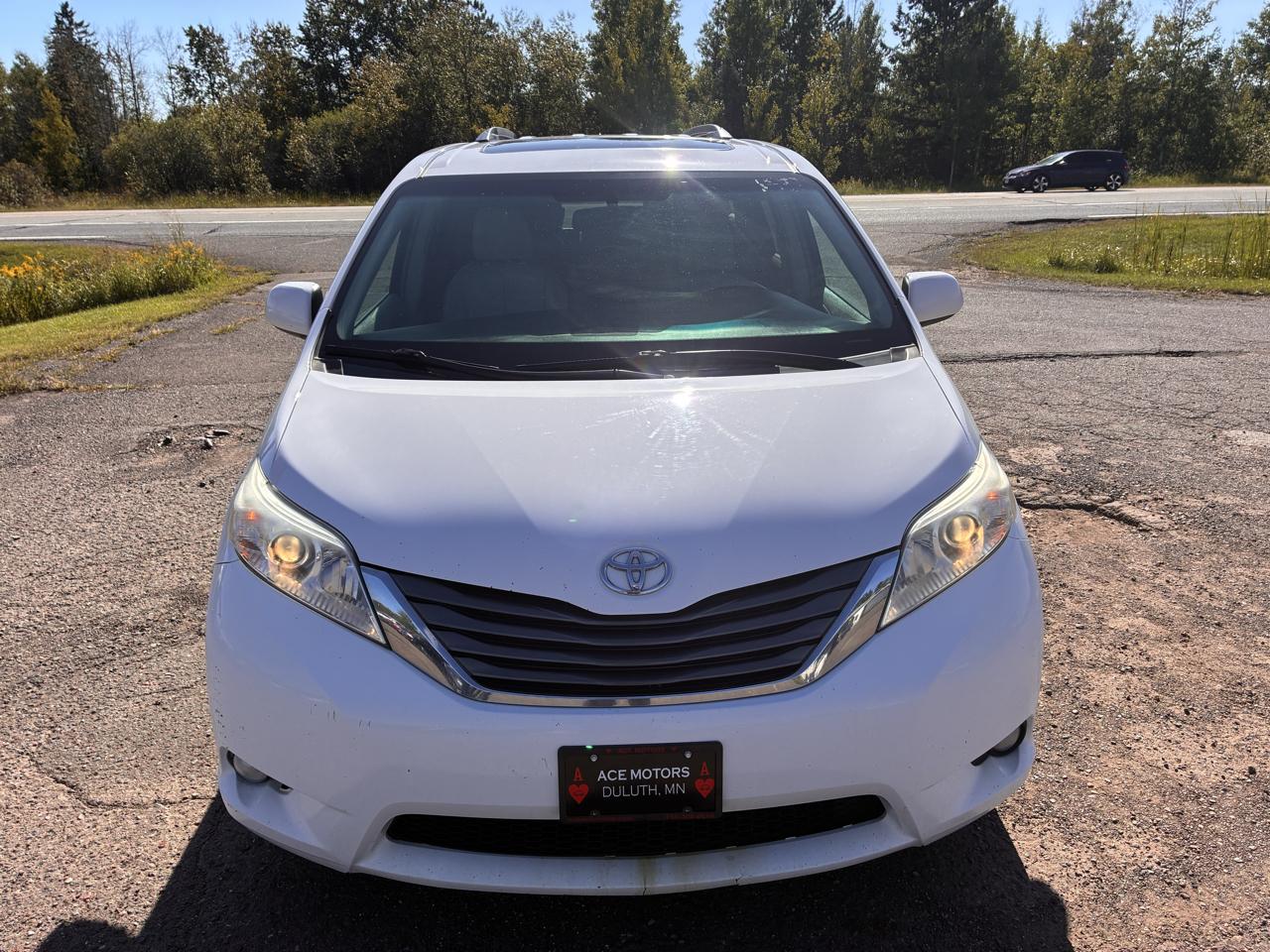 Toyota Sienna XLE AWD 7-Passenger V6 2012