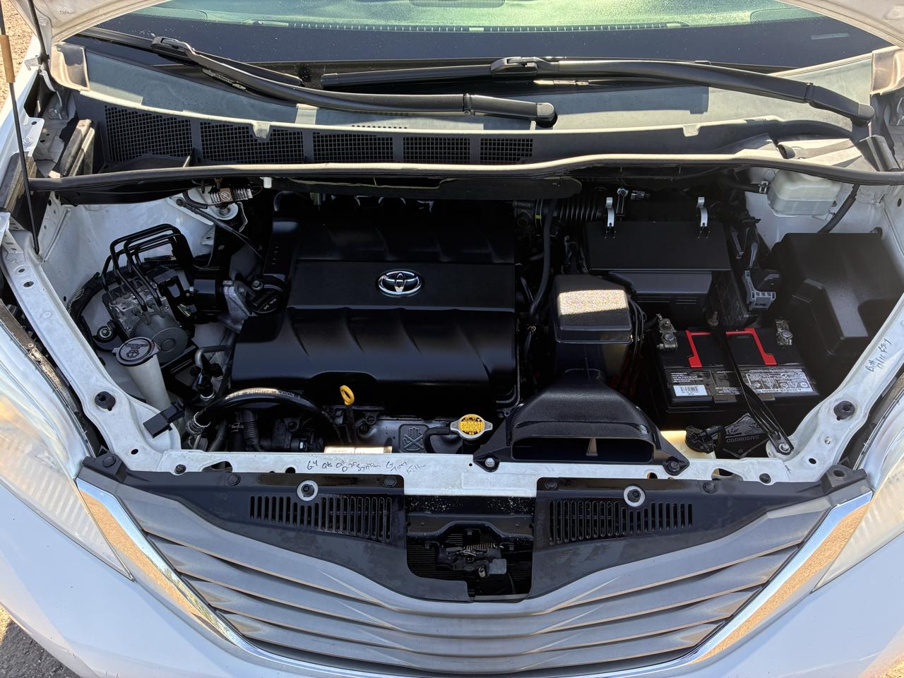 Toyota Sienna XLE AWD 7-Passenger V6 2012