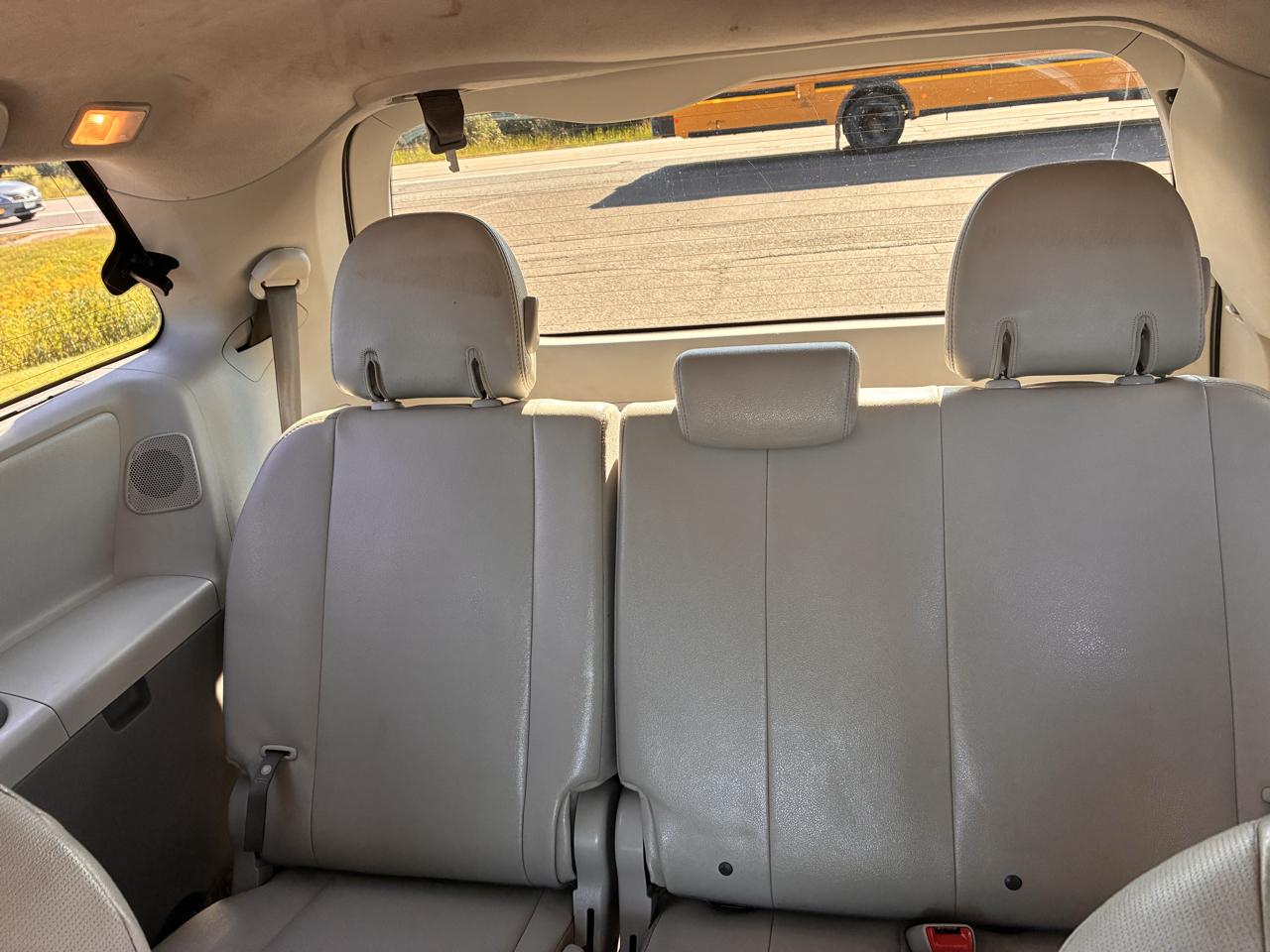 Toyota Sienna XLE AWD 7-Passenger V6 2012