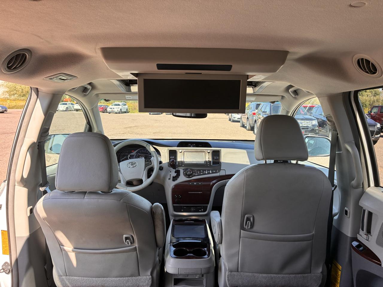 Toyota Sienna XLE AWD 7-Passenger V6 2012