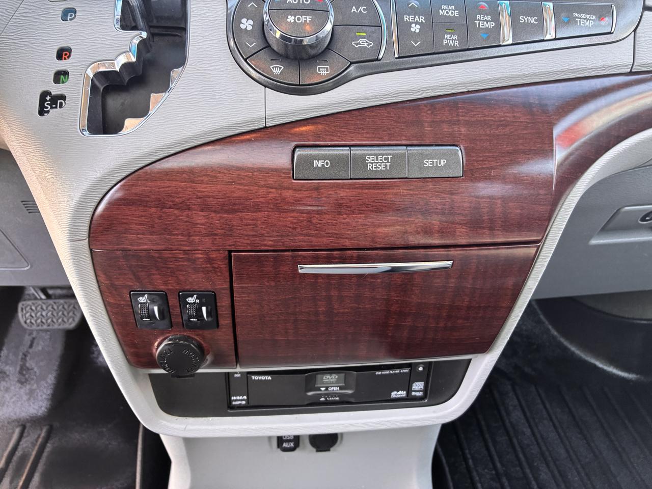 Toyota Sienna XLE AWD 7-Passenger V6 2012
