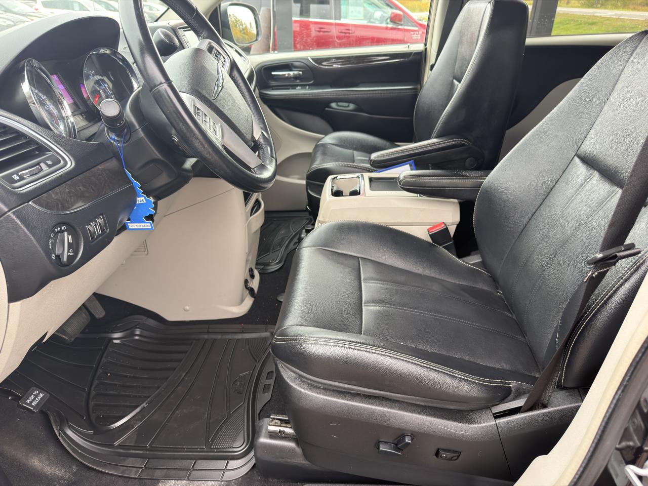 Chrysler Town & Country Touring 2014