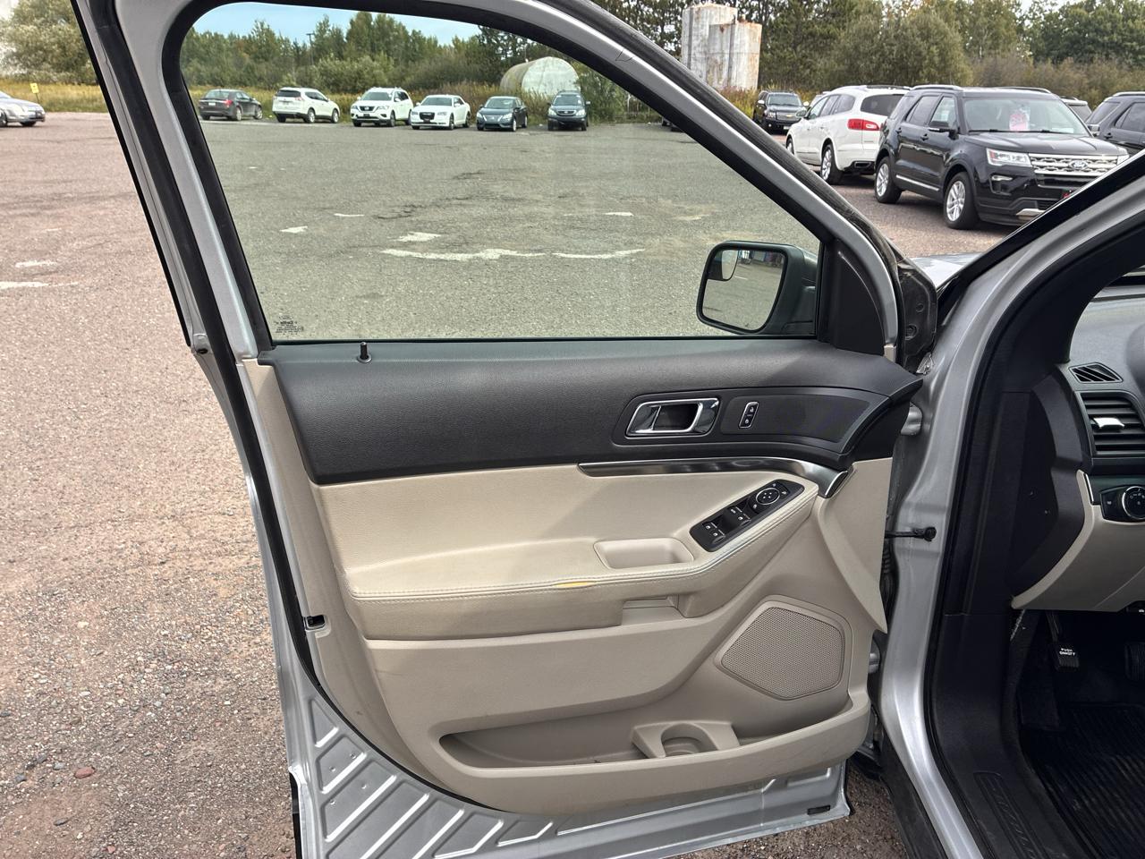 Ford Explorer Base 4WD 2015