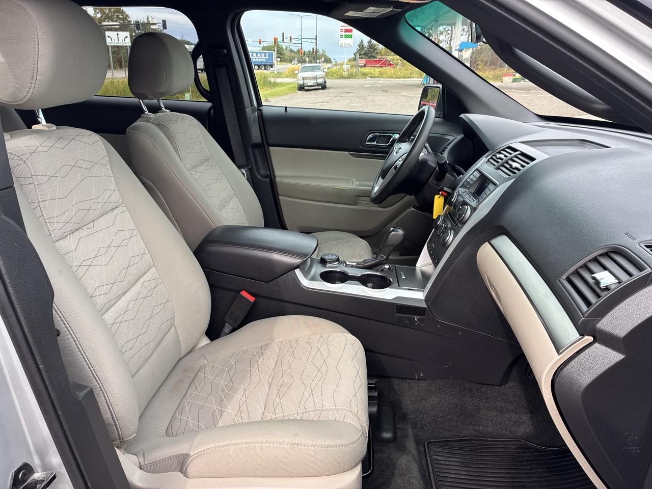 Ford Explorer Base 4WD 2015