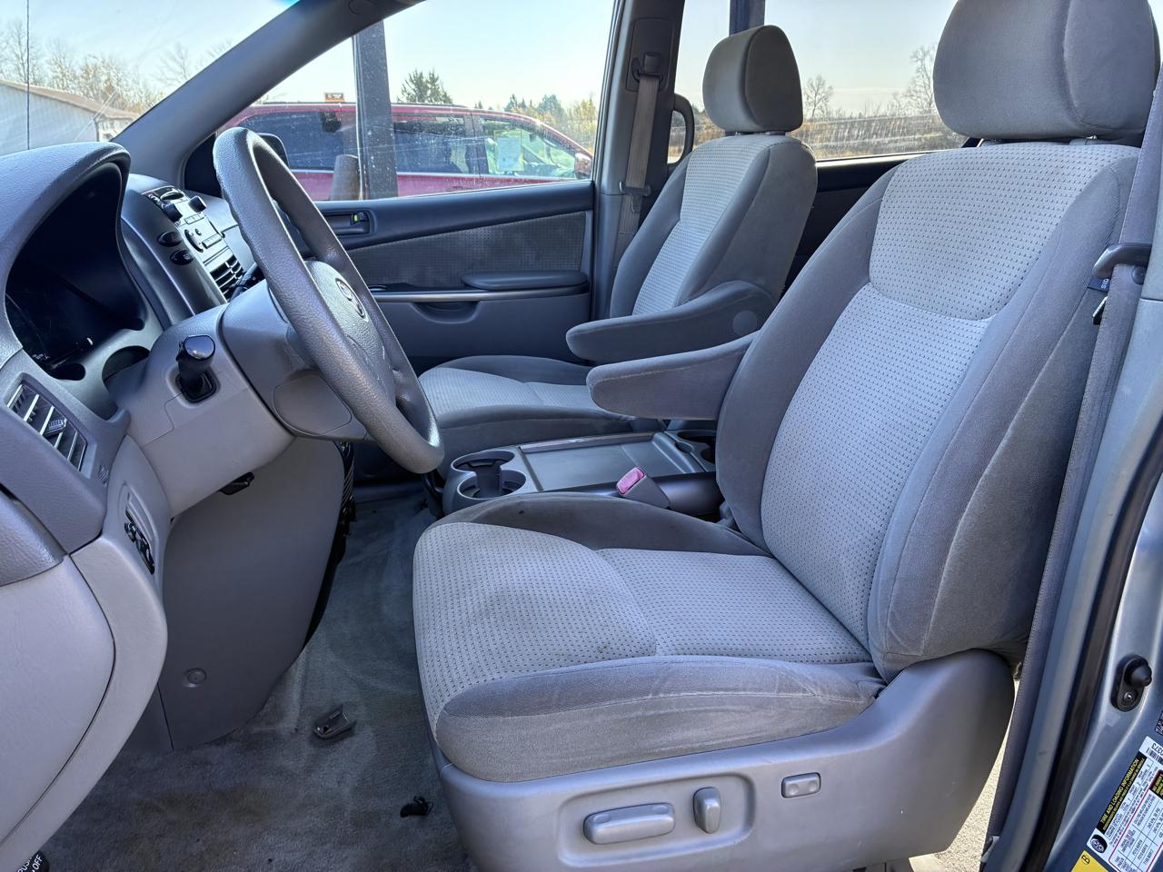Toyota Sienna CE FWD 7-Passenger 2007