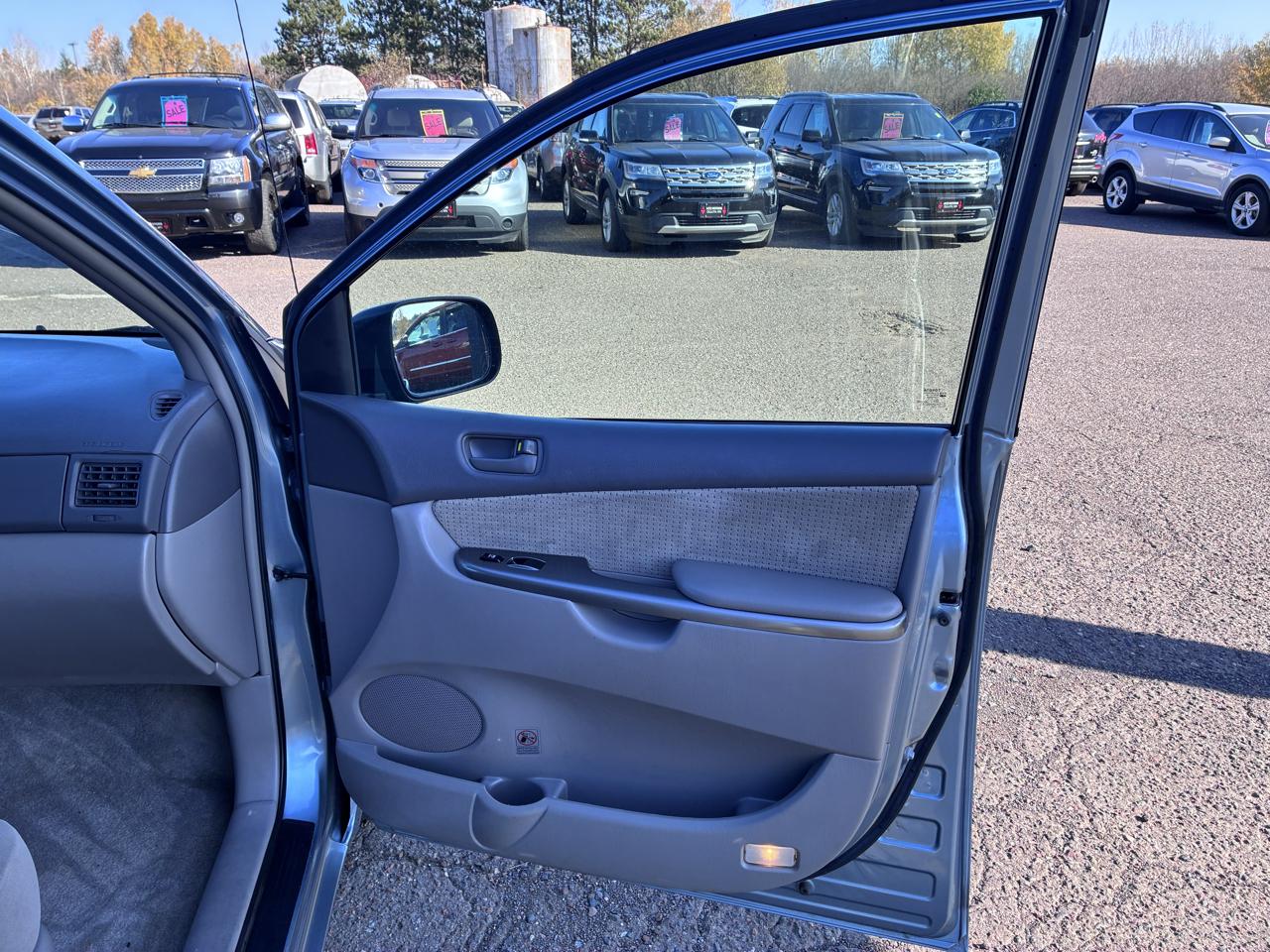 Toyota Sienna CE FWD 7-Passenger 2007