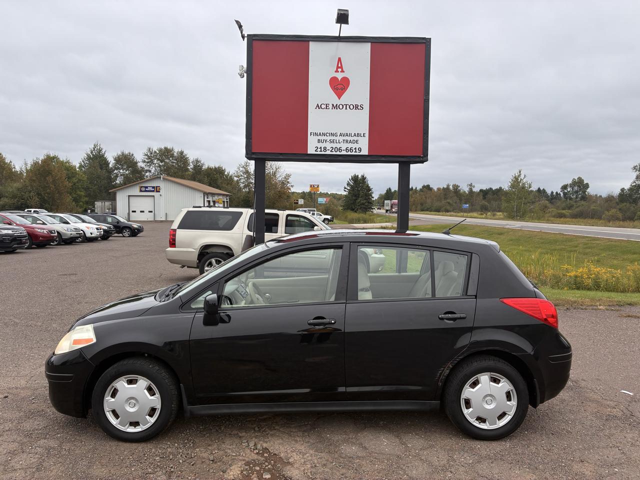Nissan Versa 1.8 S Hatchback 2009