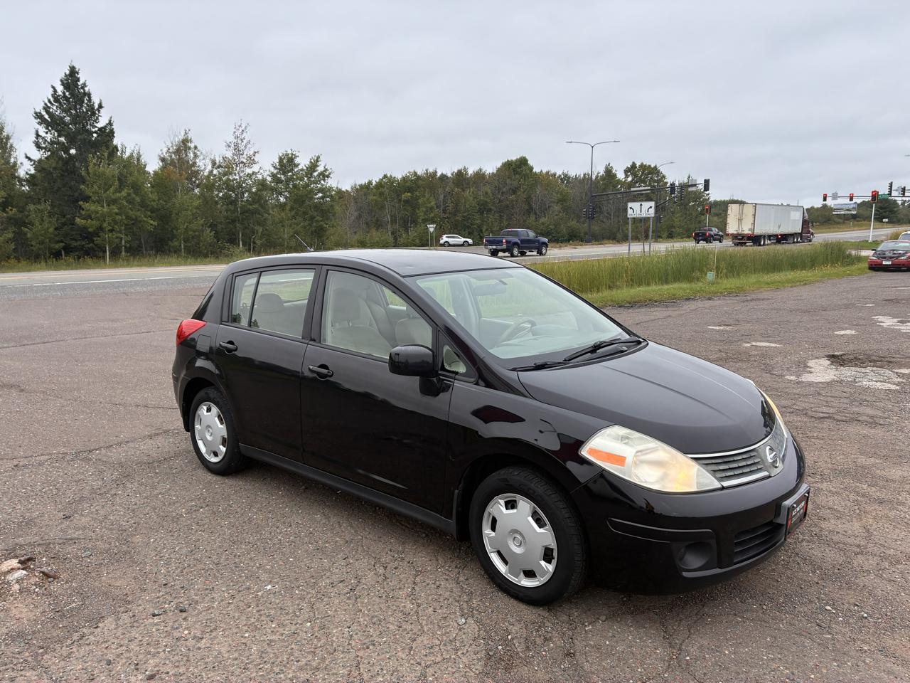 Nissan Versa 1.8 S Hatchback 2009