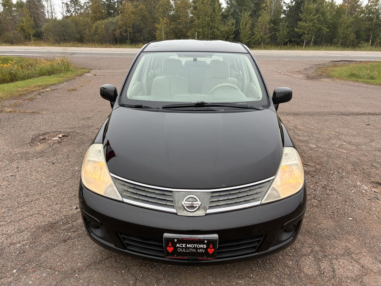 Nissan Versa 1.8 S Hatchback 2009