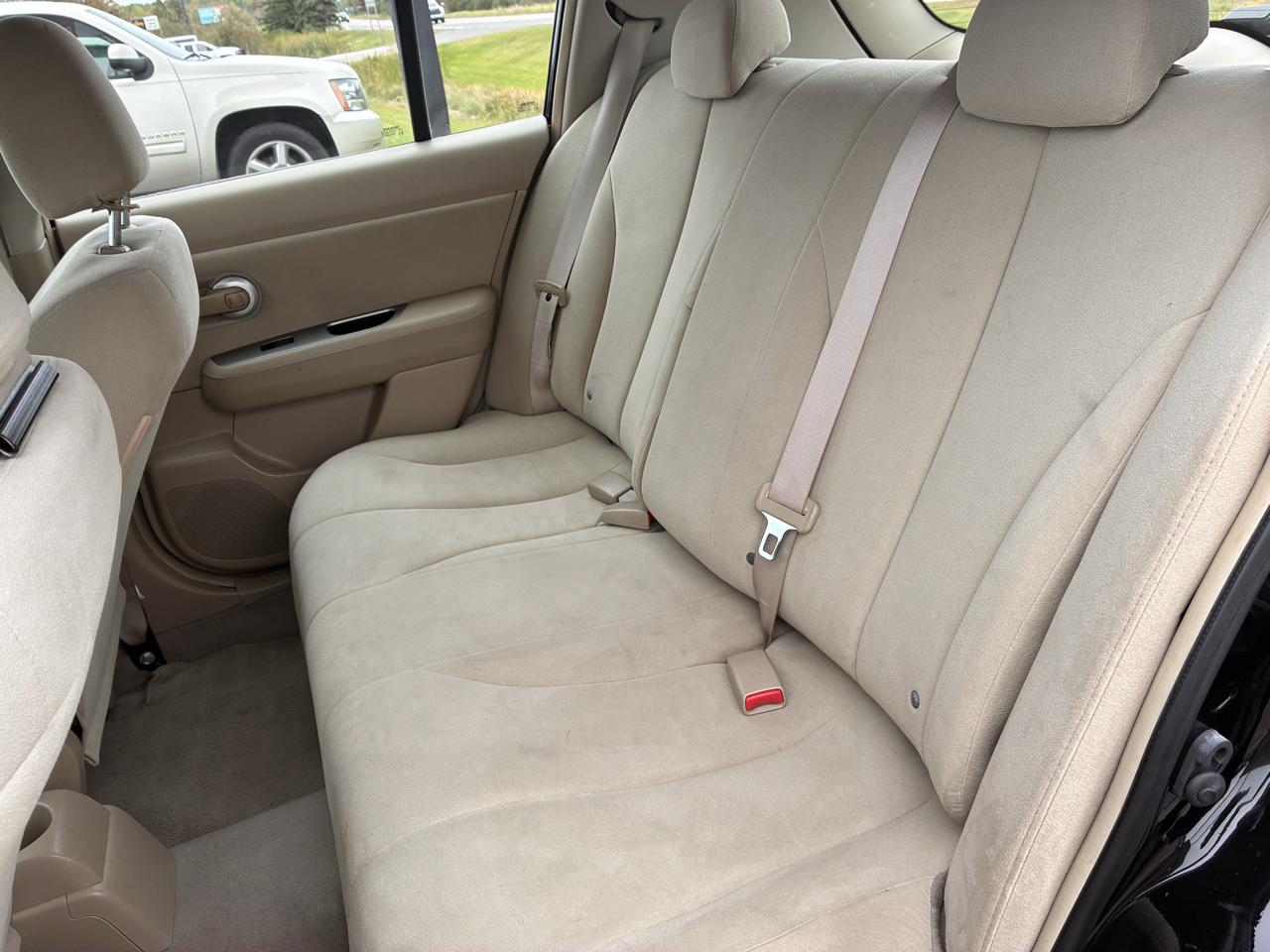 Nissan Versa 1.8 S Hatchback 2009