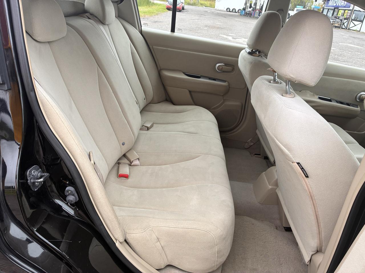 Nissan Versa 1.8 S Hatchback 2009
