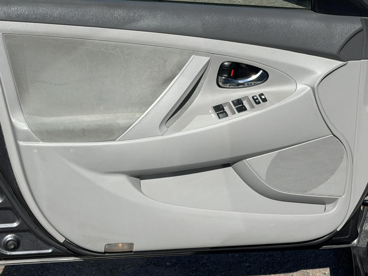 Toyota Camry Base 6-Spd AT 2011