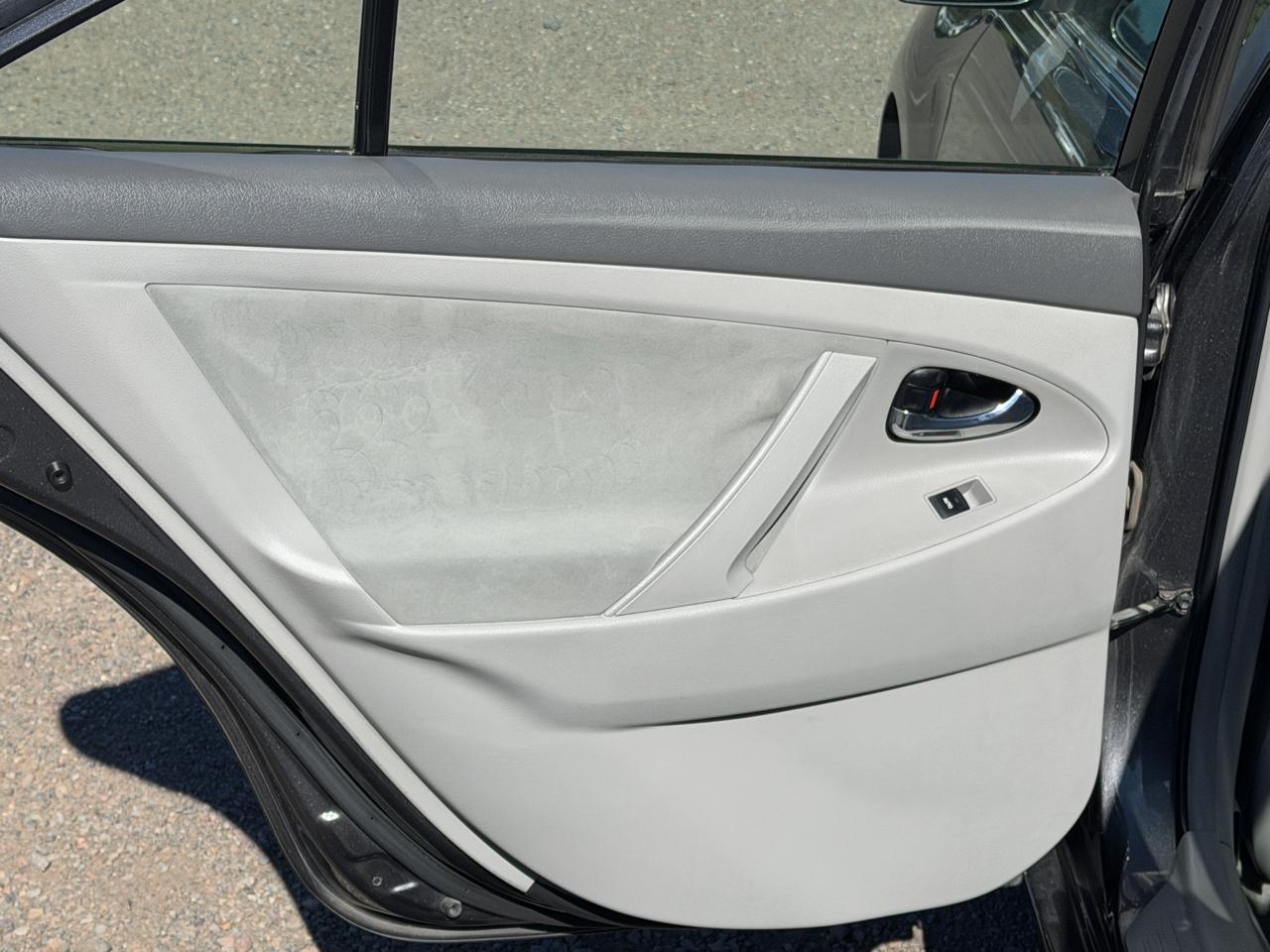 Toyota Camry Base 6-Spd AT 2011