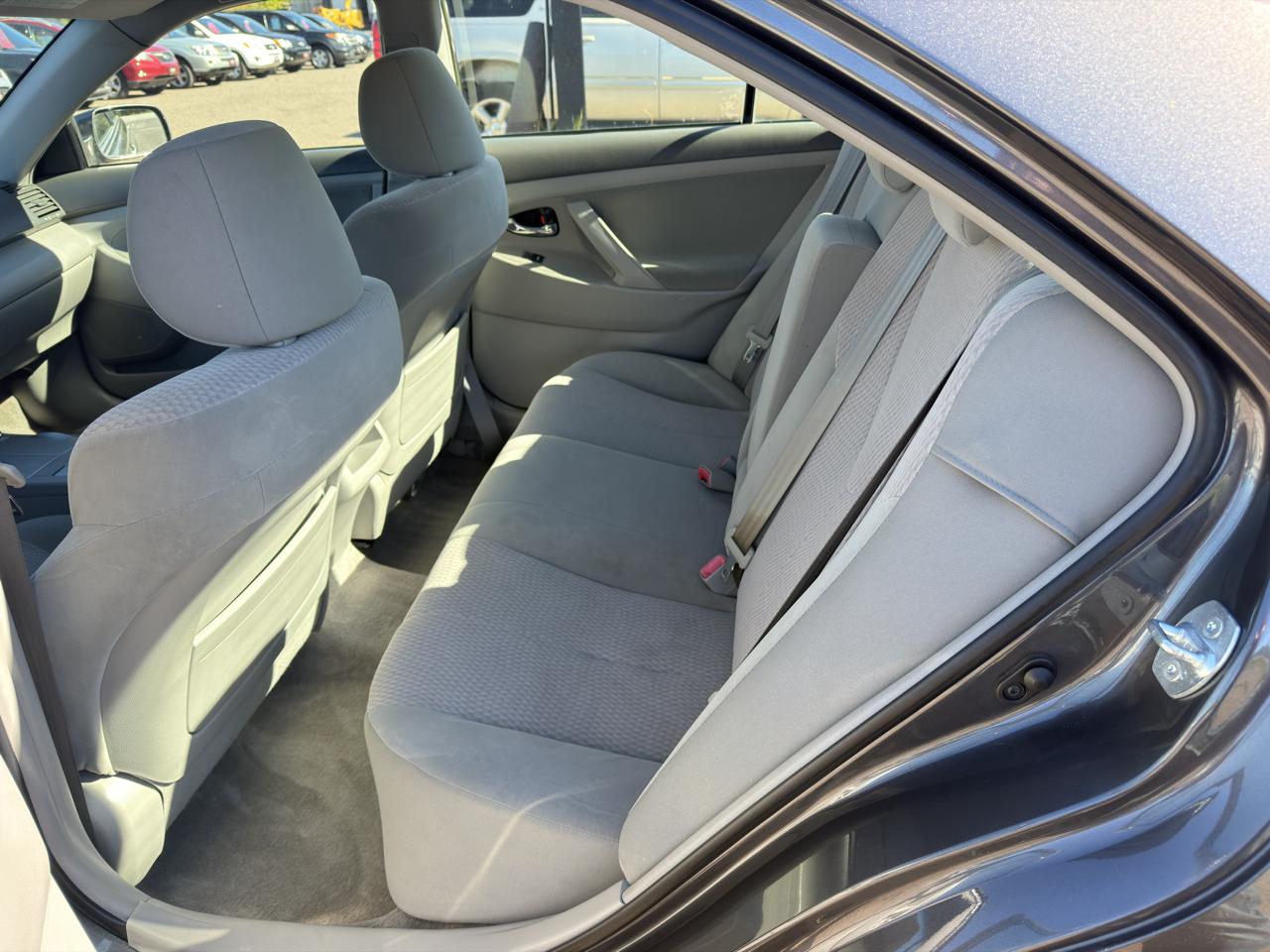 Toyota Camry Base 6-Spd AT 2011