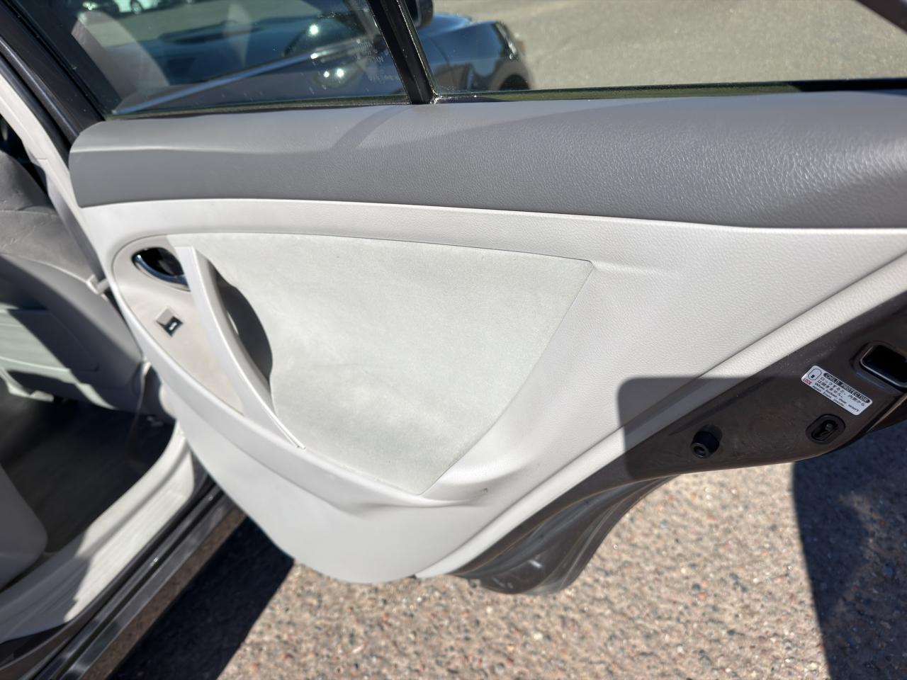 Toyota Camry Base 6-Spd AT 2011