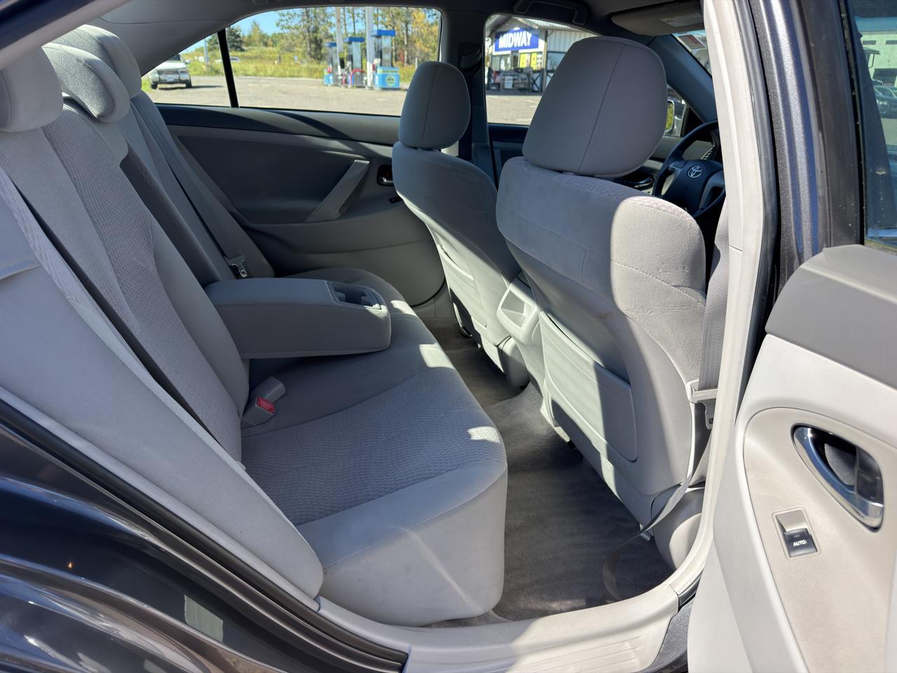 Toyota Camry Base 6-Spd AT 2011