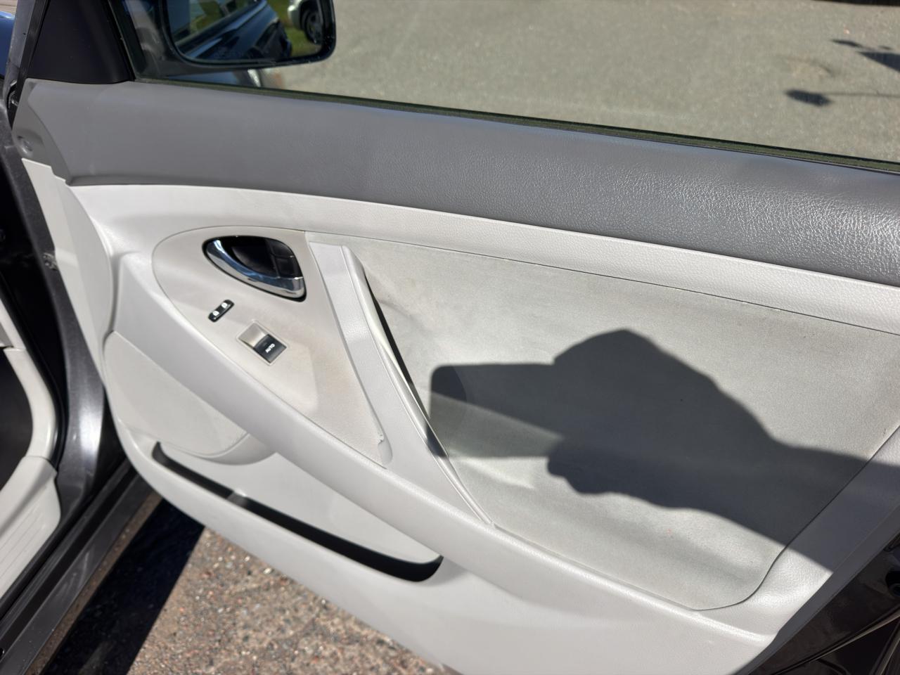 Toyota Camry Base 6-Spd AT 2011