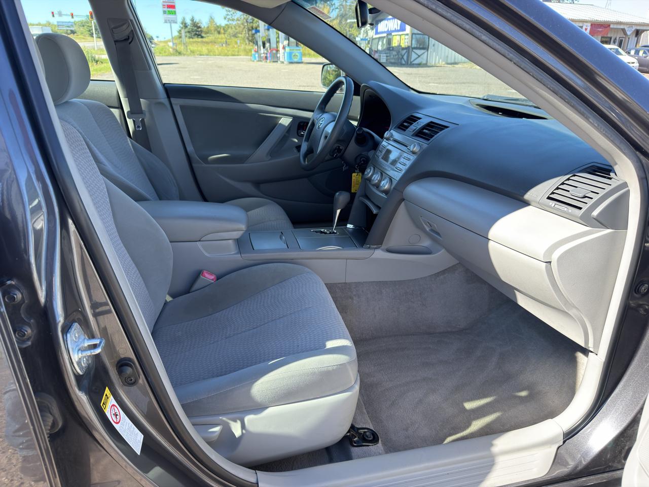 Toyota Camry Base 6-Spd AT 2011