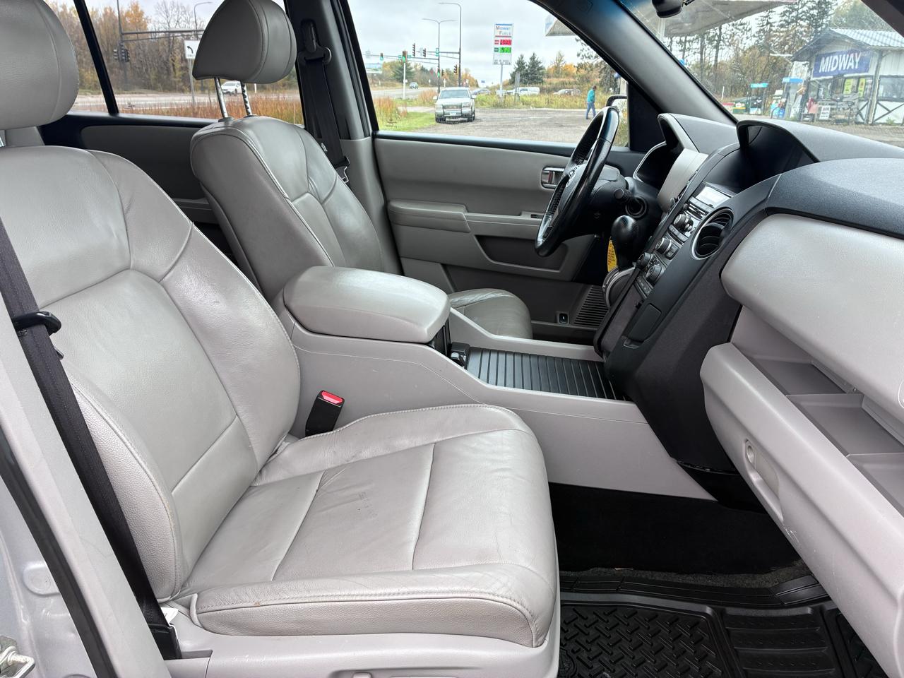 Toyota RAV4 Base I4 4WD 2012