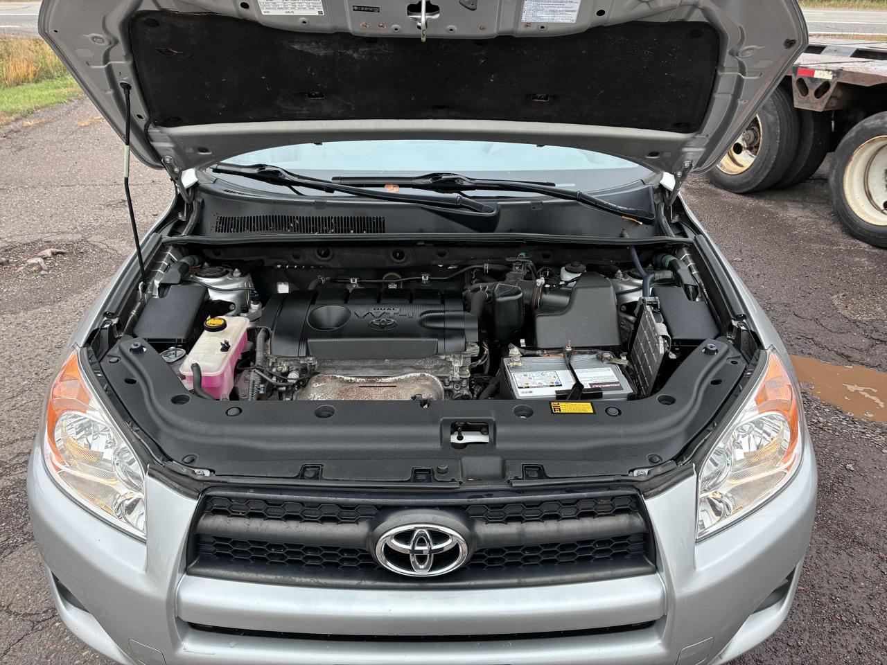 Toyota RAV4 Base I4 4WD 2012