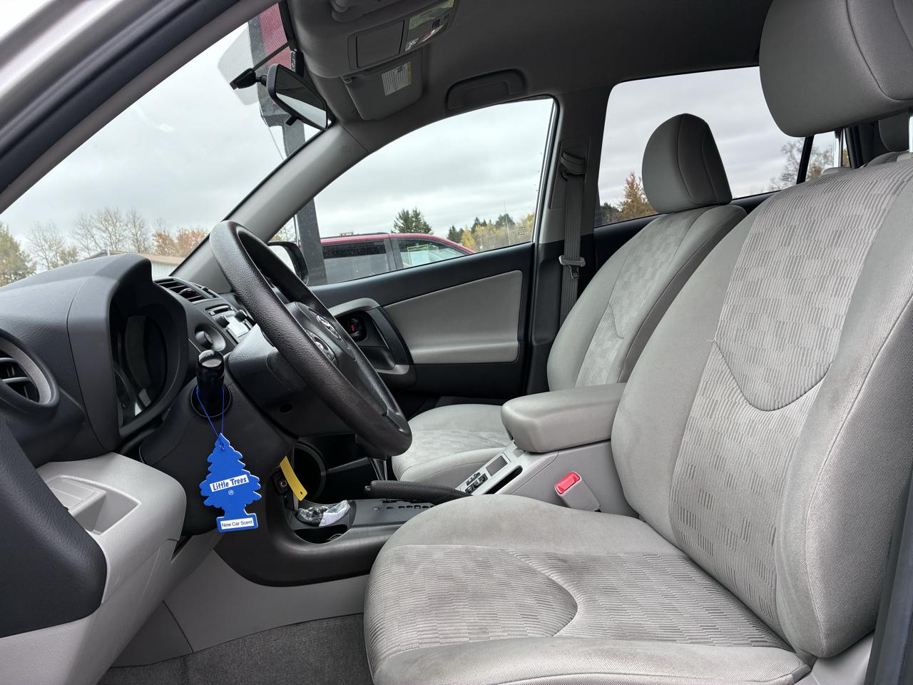 Toyota RAV4 Base I4 4WD 2012