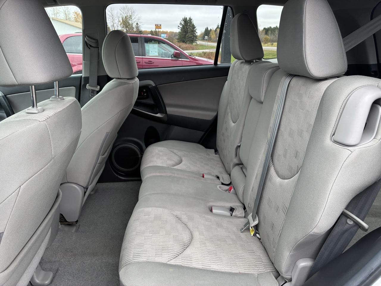 Toyota RAV4 Base I4 4WD 2012
