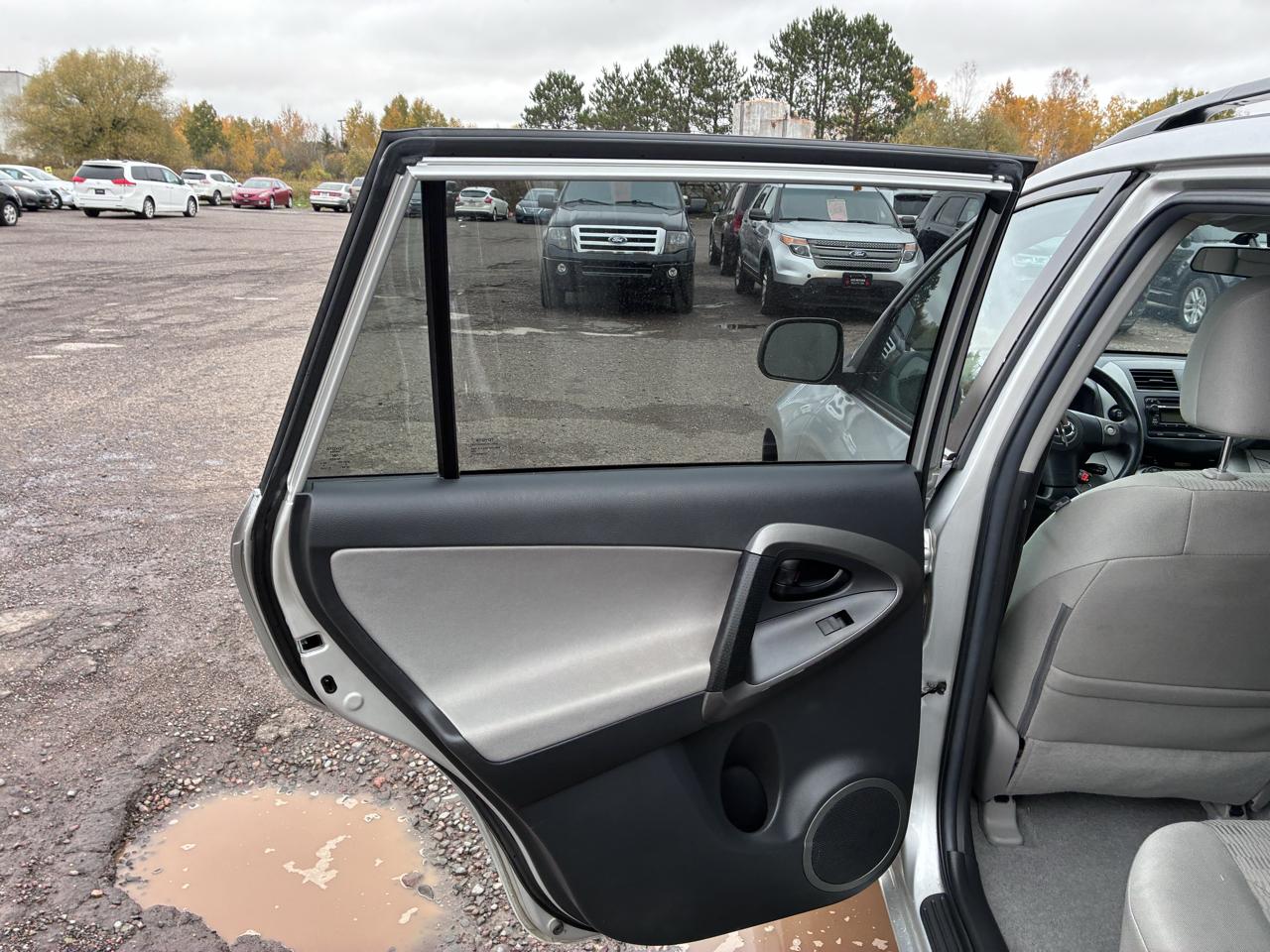 Toyota RAV4 Base I4 4WD 2012