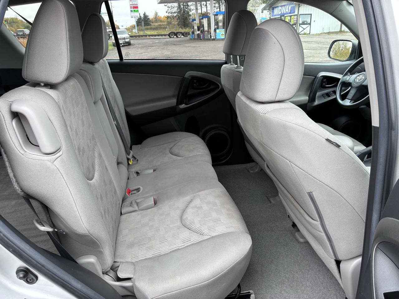 Toyota RAV4 Base I4 4WD 2012