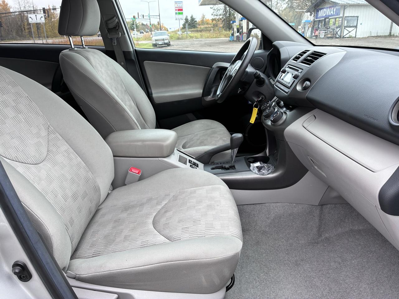 Toyota RAV4 Base I4 4WD 2012