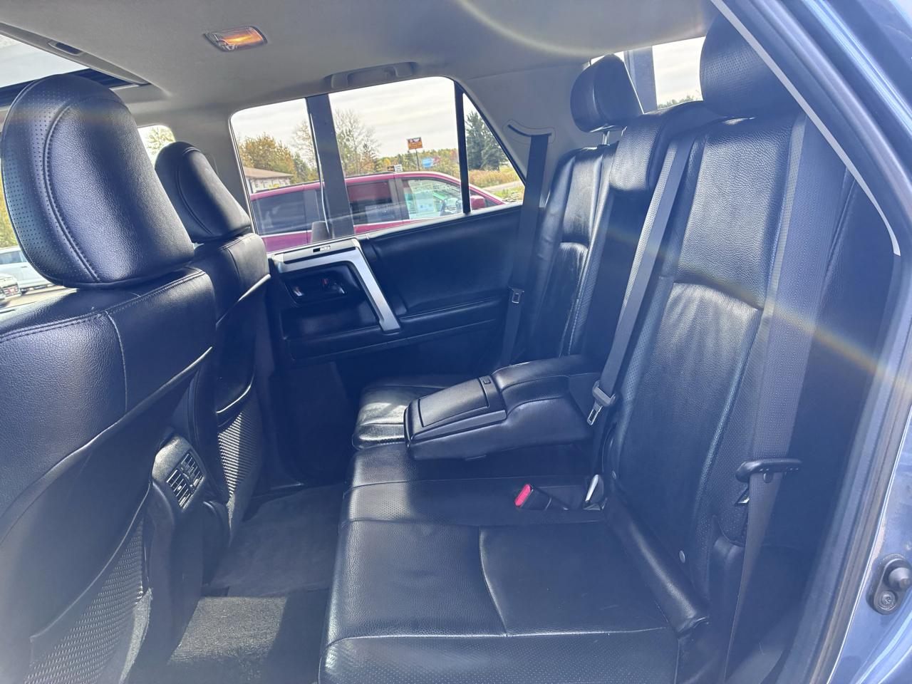 Toyota 4Runner Limited 4WD V6 2011