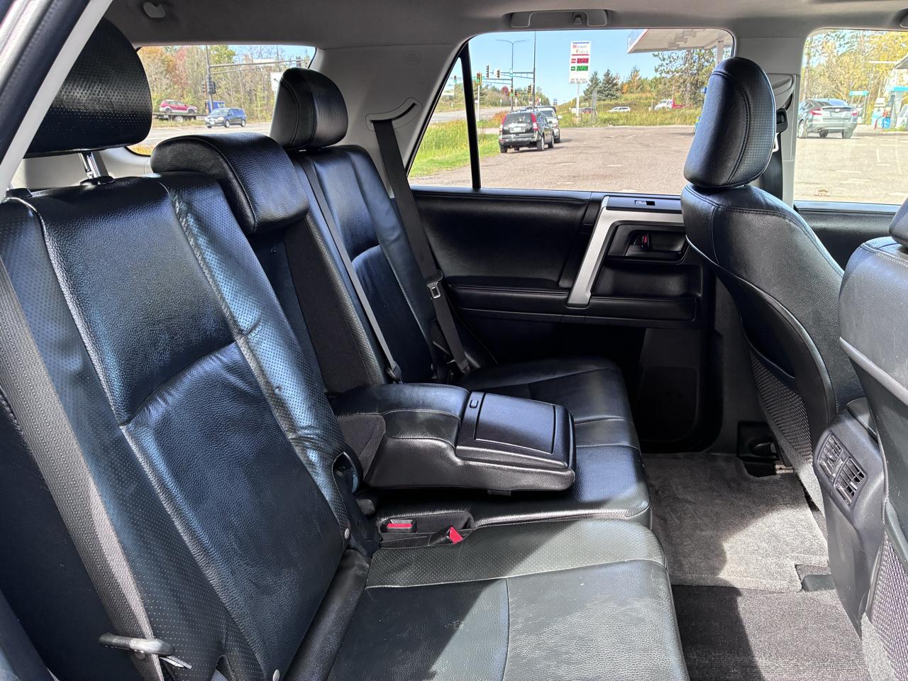 Toyota 4Runner Limited 4WD V6 2011