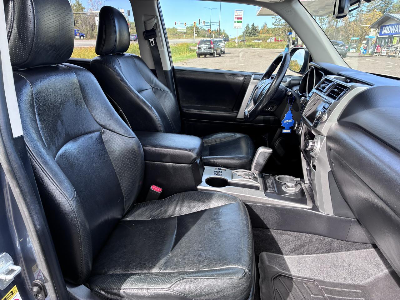 Toyota 4Runner Limited 4WD V6 2011