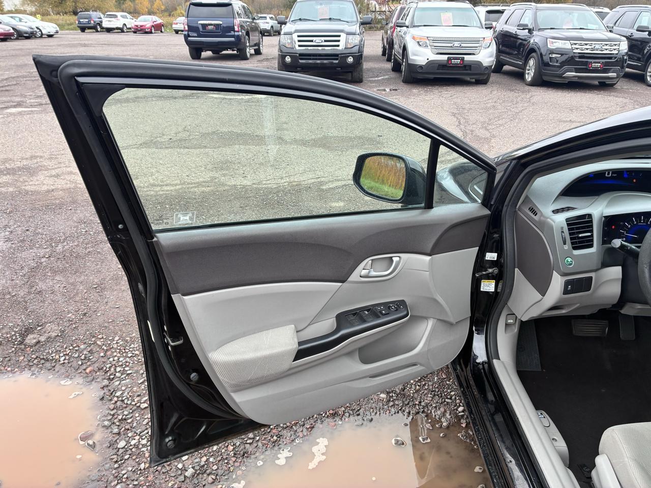 Honda Civic LX Sedan 5-Speed AT 2012
