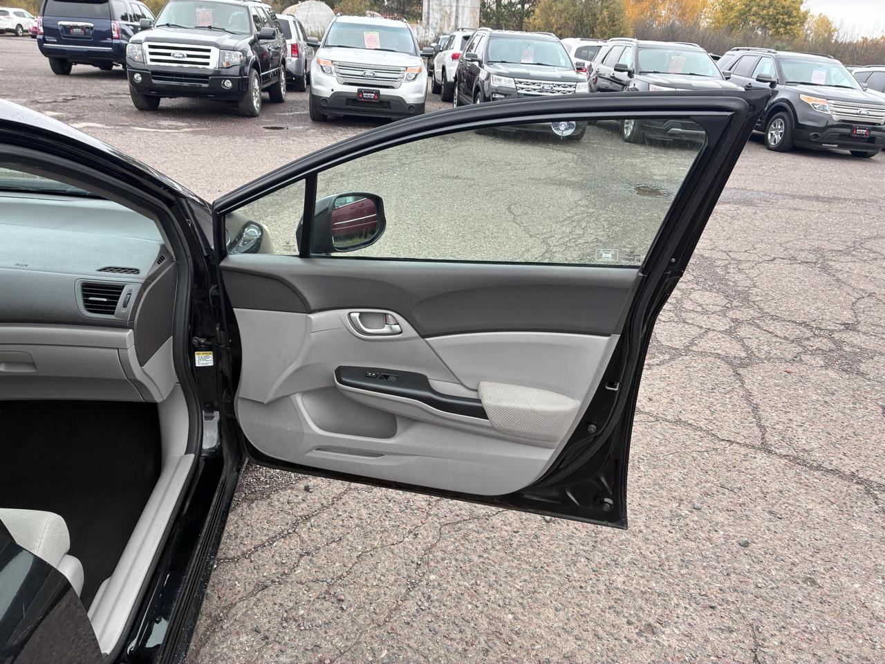 Honda Civic LX Sedan 5-Speed AT 2012