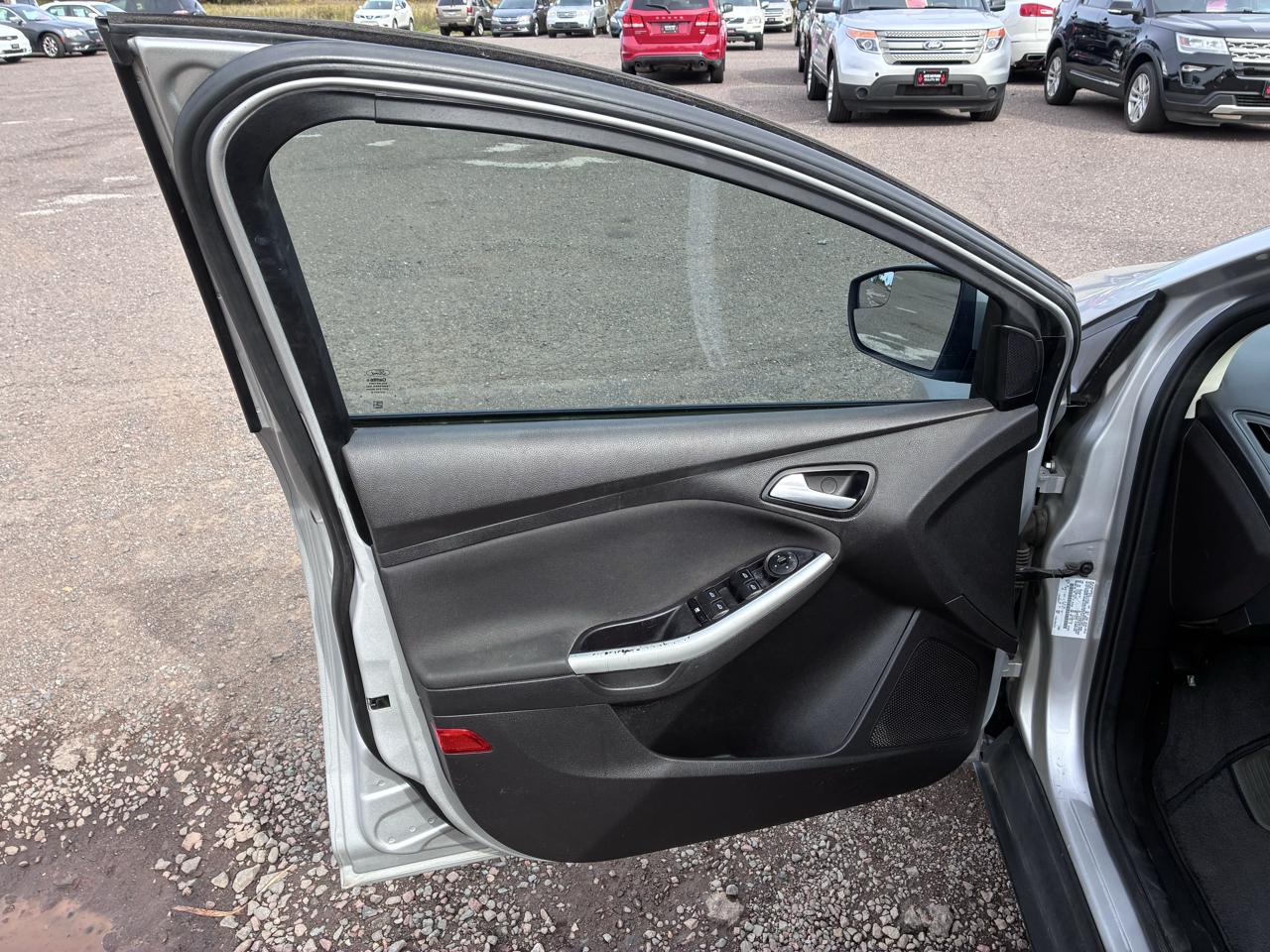 Ford Focus SE Sedan 2013
